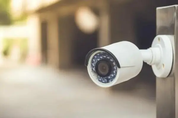 Installation de caméra de surveillance